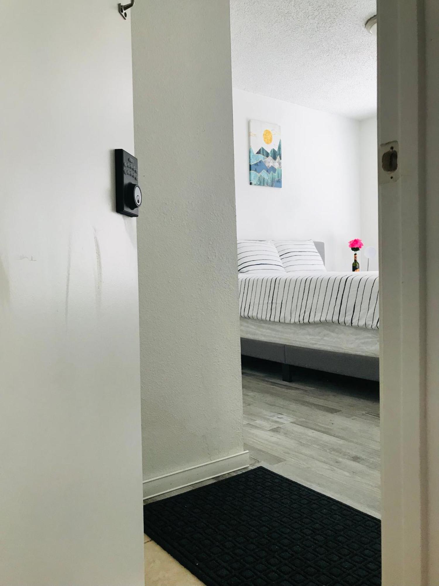 Homestay Super 1 Bedroom, Share Bathroom, Kitchen -1 *