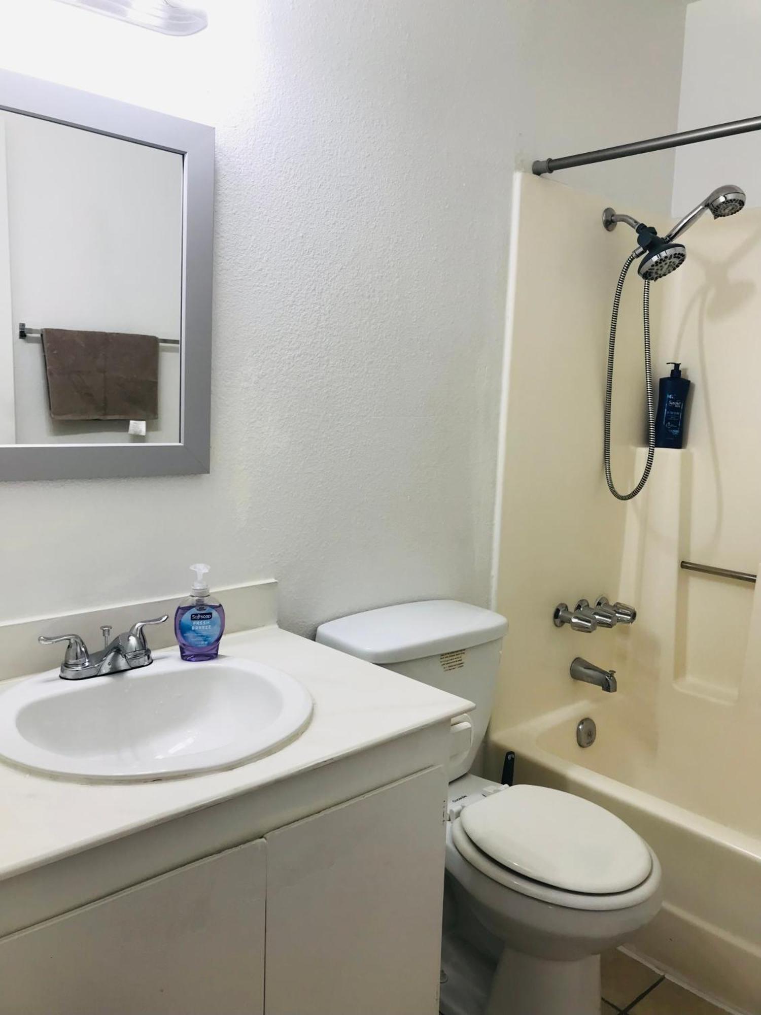 Super 1 Bedroom, Share Bathroom, Kitchen -1 Homestay